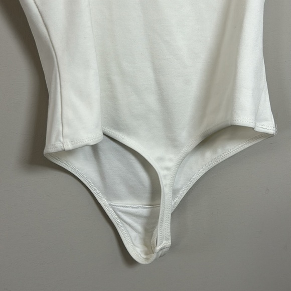 Aritzia BABATON WHITE BODYSUIT HERS White Seamless Thong Back Sz XS - Picture 4 of 9